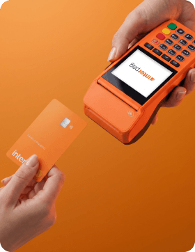 Pagamento por aproximação em uma maquininha do Banco Inter